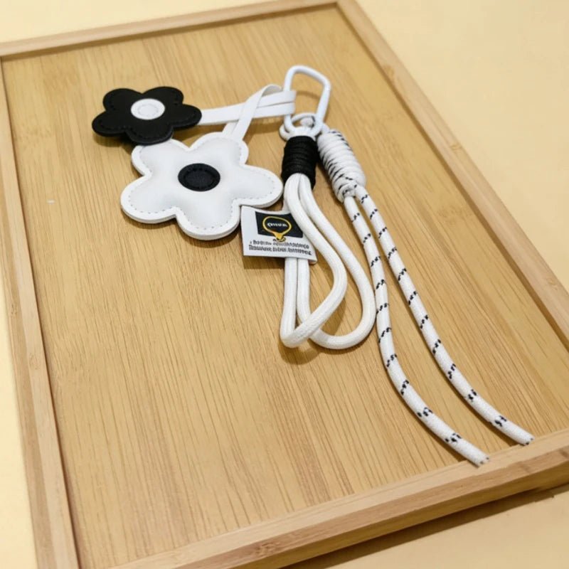 PU Leather Sunflower Bag Pendant Contrasting Cartoon Five Petal Flower Keychain Car Keyring Fashion Bag Pendant Car Accessory - Zevra