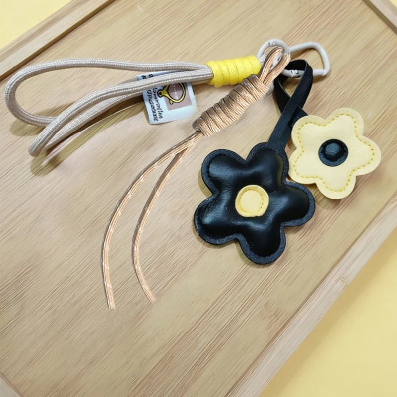 PU Leather Sunflower Bag Pendant Contrasting Cartoon Five Petal Flower Keychain Car Keyring Fashion Bag Pendant Car Accessory - Zevra